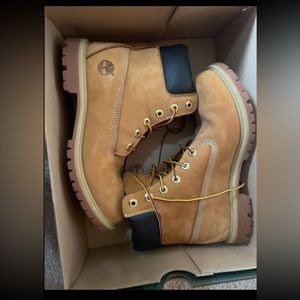 Timberlands Women size 9✨
